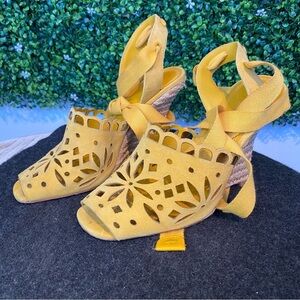 LS1-008 Tory‎ Burch Yellow Suede Wedge Sandals